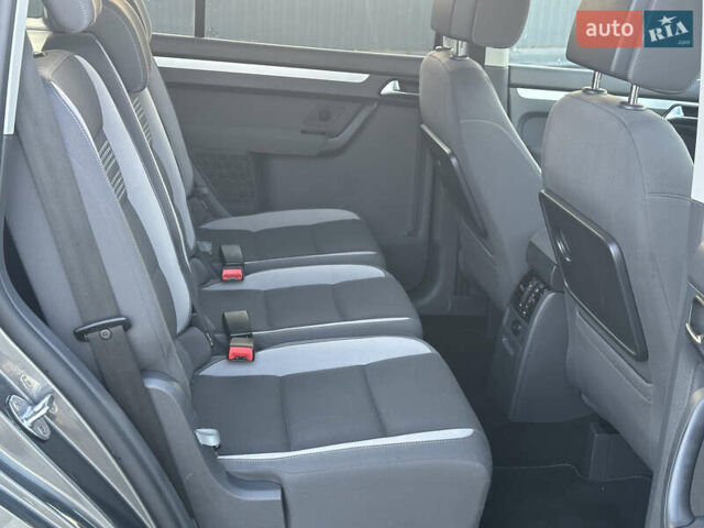 Серый Фольксваген Туран, объемом двигателя 2 л и пробегом 253 тыс. км за 12700 $, фото 20 на Automoto.ua