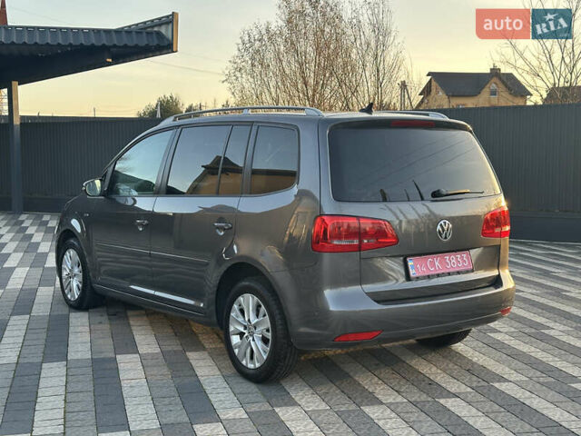 Серый Фольксваген Туран, объемом двигателя 2 л и пробегом 253 тыс. км за 12700 $, фото 34 на Automoto.ua