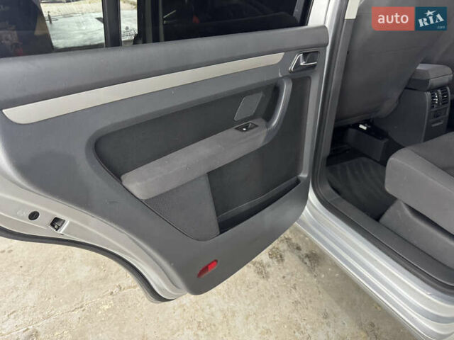 Серый Фольксваген Туран, объемом двигателя 0 л и пробегом 256 тыс. км за 11190 $, фото 45 на Automoto.ua