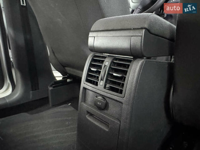 Серый Фольксваген Туран, объемом двигателя 0 л и пробегом 256 тыс. км за 11190 $, фото 43 на Automoto.ua