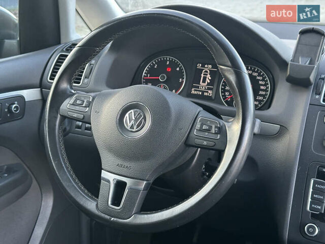 Серый Фольксваген Туран, объемом двигателя 2 л и пробегом 253 тыс. км за 12700 $, фото 25 на Automoto.ua