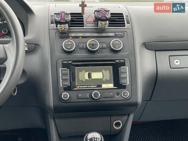 Серый Фольксваген Туран, объемом двигателя 1.6 л и пробегом 269 тыс. км за 10500 $, фото 18 на Automoto.ua