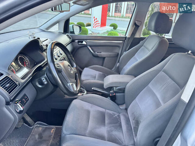 Серый Фольксваген Туран, объемом двигателя 2 л и пробегом 285 тыс. км за 11900 $, фото 14 на Automoto.ua