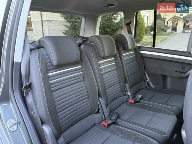 Серый Фольксваген Туран, объемом двигателя 1.6 л и пробегом 189 тыс. км за 11950 $, фото 58 на Automoto.ua