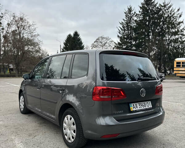 Серый Фольксваген Туран, объемом двигателя 1.97 л и пробегом 132 тыс. км за 13800 $, фото 4 на Automoto.ua