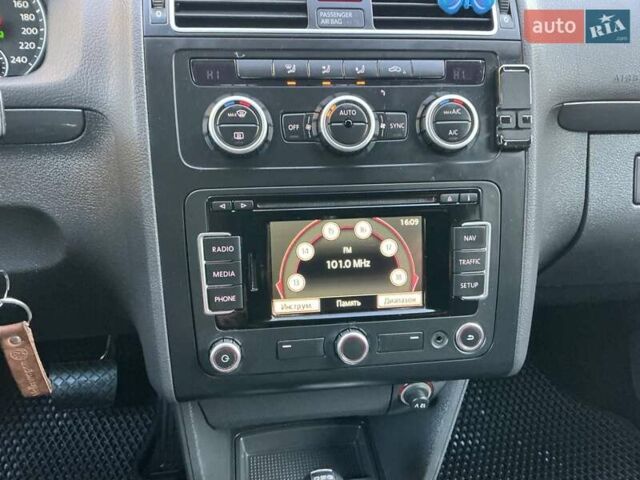 Сірий Фольксваген Туран, об'ємом двигуна 1.6 л та пробігом 252 тис. км за 10900 $, фото 19 на Automoto.ua