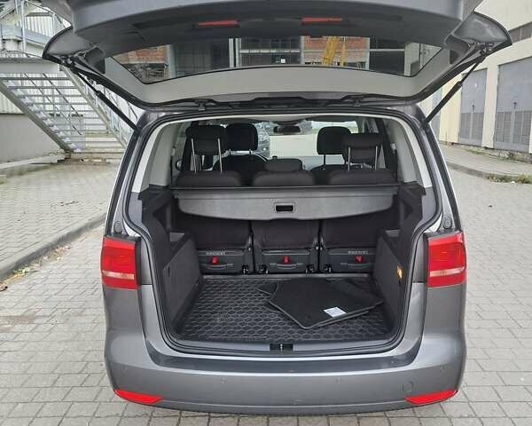 Серый Фольксваген Туран, объемом двигателя 1.6 л и пробегом 238 тыс. км за 14450 $, фото 32 на Automoto.ua