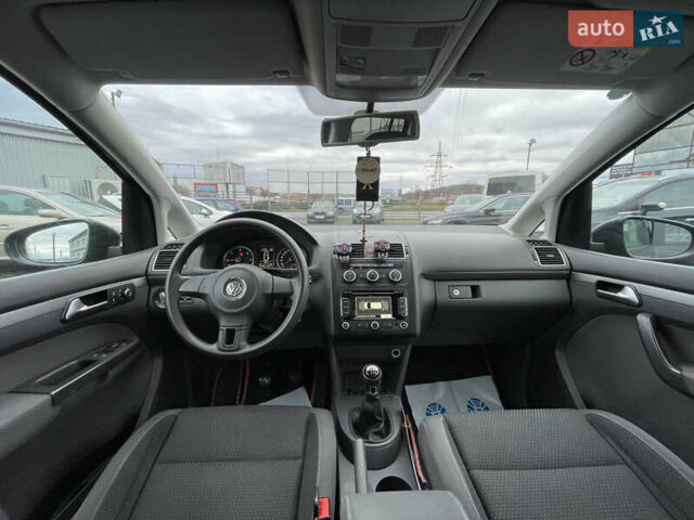 Серый Фольксваген Туран, объемом двигателя 1.6 л и пробегом 269 тыс. км за 10500 $, фото 16 на Automoto.ua