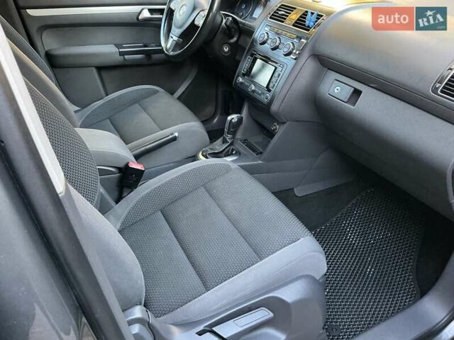 Сірий Фольксваген Туран, об'ємом двигуна 1.6 л та пробігом 252 тис. км за 10900 $, фото 15 на Automoto.ua