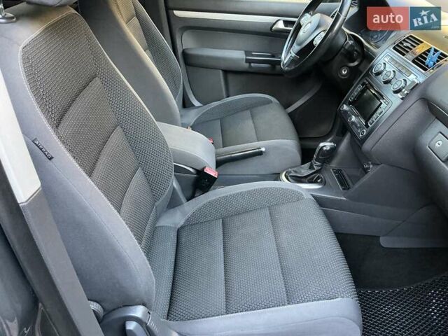 Сірий Фольксваген Туран, об'ємом двигуна 1.6 л та пробігом 252 тис. км за 10900 $, фото 16 на Automoto.ua