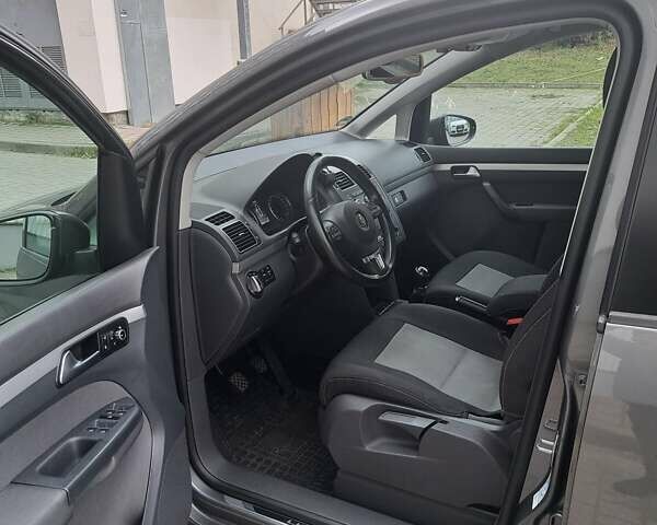 Серый Фольксваген Туран, объемом двигателя 1.6 л и пробегом 238 тыс. км за 14450 $, фото 25 на Automoto.ua