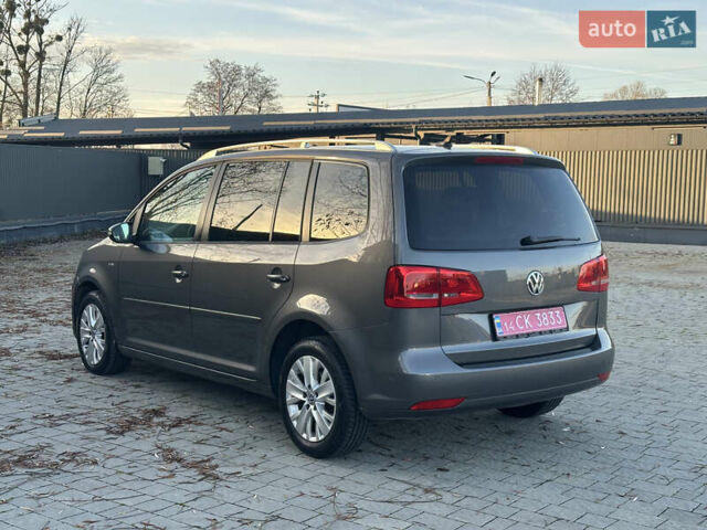 Серый Фольксваген Туран, объемом двигателя 2 л и пробегом 253 тыс. км за 12700 $, фото 3 на Automoto.ua