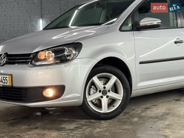 Серый Фольксваген Туран, объемом двигателя 0 л и пробегом 256 тыс. км за 11190 $, фото 1 на Automoto.ua