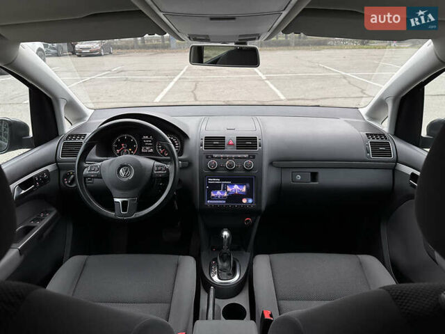Серый Фольксваген Туран, объемом двигателя 1.97 л и пробегом 132 тыс. км за 13800 $, фото 6 на Automoto.ua