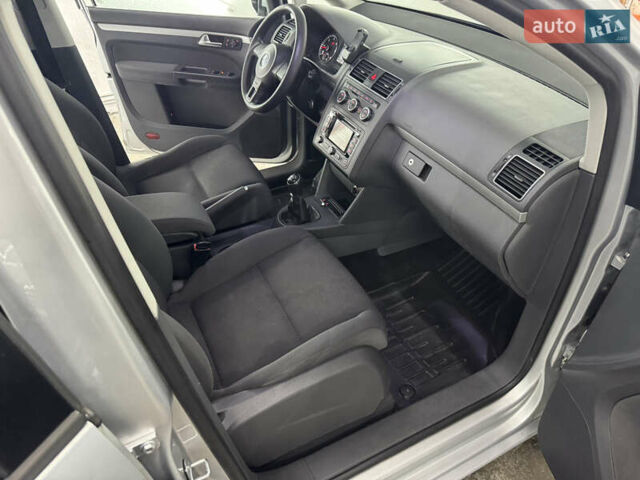 Серый Фольксваген Туран, объемом двигателя 0 л и пробегом 256 тыс. км за 11190 $, фото 39 на Automoto.ua