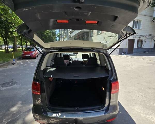 Сірий Фольксваген Туран, об'ємом двигуна 1.97 л та пробігом 204 тис. км за 13800 $, фото 44 на Automoto.ua