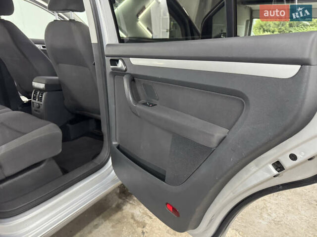 Серый Фольксваген Туран, объемом двигателя 0 л и пробегом 256 тыс. км за 11190 $, фото 42 на Automoto.ua