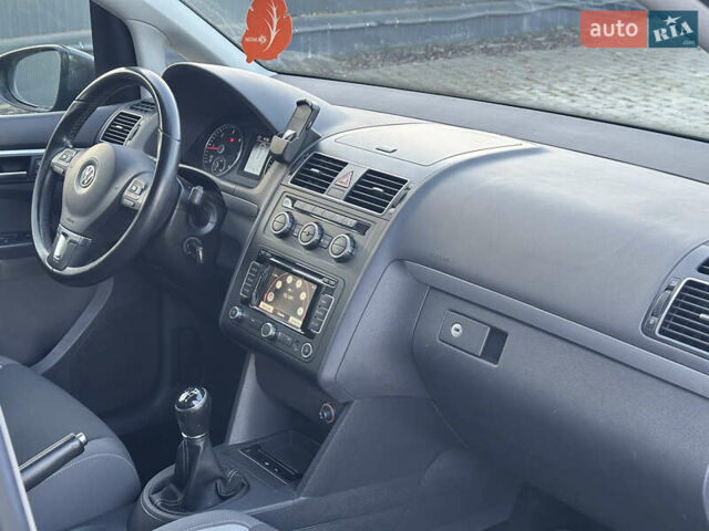Серый Фольксваген Туран, объемом двигателя 2 л и пробегом 253 тыс. км за 12700 $, фото 22 на Automoto.ua