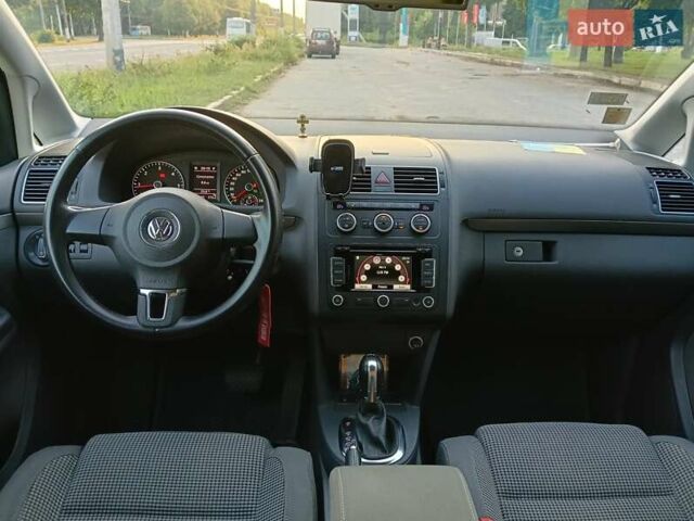 Серый Фольксваген Туран, объемом двигателя 1.6 л и пробегом 280 тыс. км за 11700 $, фото 25 на Automoto.ua