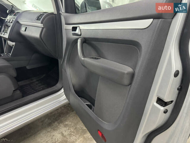 Серый Фольксваген Туран, объемом двигателя 0 л и пробегом 256 тыс. км за 11190 $, фото 40 на Automoto.ua