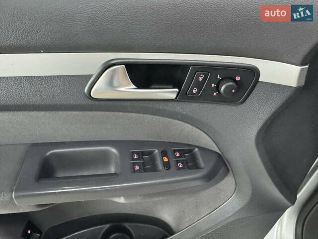 Серый Фольксваген Туран, объемом двигателя 0 л и пробегом 256 тыс. км за 11190 $, фото 23 на Automoto.ua