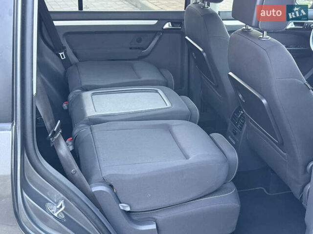 Серый Фольксваген Туран, объемом двигателя 1.6 л и пробегом 189 тыс. км за 11950 $, фото 62 на Automoto.ua