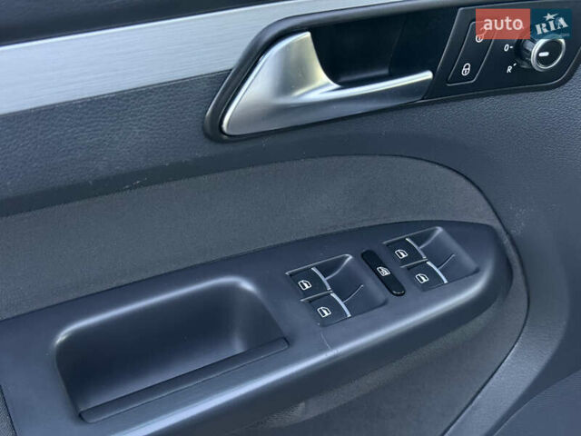 Серый Фольксваген Туран, объемом двигателя 1.6 л и пробегом 189 тыс. км за 11950 $, фото 28 на Automoto.ua