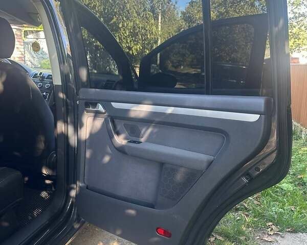 Серый Фольксваген Туран, объемом двигателя 1.6 л и пробегом 189 тыс. км за 11000 $, фото 1 на Automoto.ua