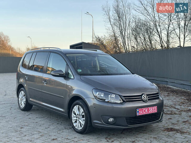 Серый Фольксваген Туран, объемом двигателя 2 л и пробегом 253 тыс. км за 12700 $, фото 2 на Automoto.ua