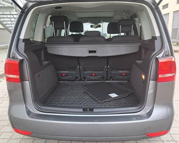 Серый Фольксваген Туран, объемом двигателя 1.6 л и пробегом 238 тыс. км за 14450 $, фото 28 на Automoto.ua