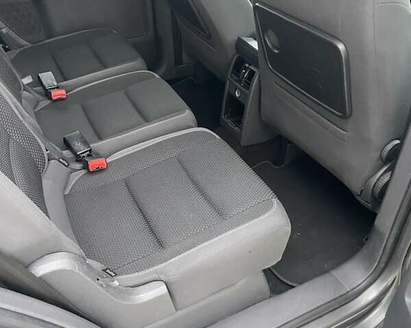 Серый Фольксваген Туран, объемом двигателя 2 л и пробегом 220 тыс. км за 14200 $, фото 7 на Automoto.ua