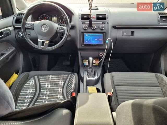 Серый Фольксваген Туран, объемом двигателя 2 л и пробегом 260 тыс. км за 14700 $, фото 8 на Automoto.ua