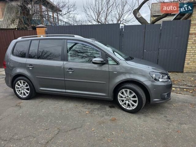 Серый Фольксваген Туран, объемом двигателя 1.97 л и пробегом 410 тыс. км за 11000 $, фото 1 на Automoto.ua