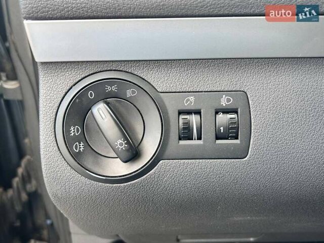 Серый Фольксваген Туран, объемом двигателя 1.6 л и пробегом 267 тыс. км за 11200 $, фото 17 на Automoto.ua