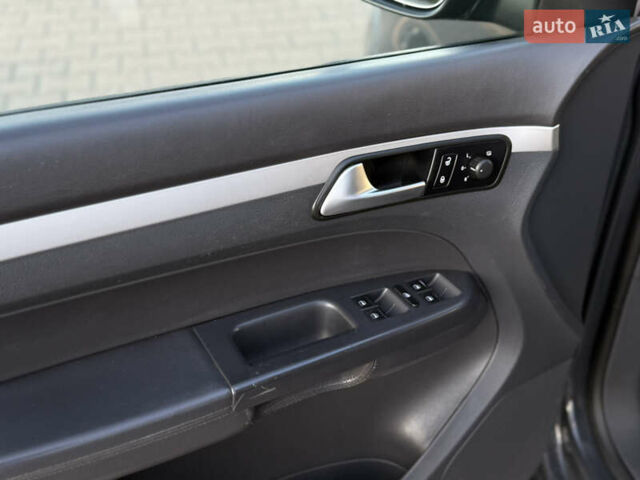 Сірий Фольксваген Туран, об'ємом двигуна 2 л та пробігом 342 тис. км за 9600 $, фото 8 на Automoto.ua