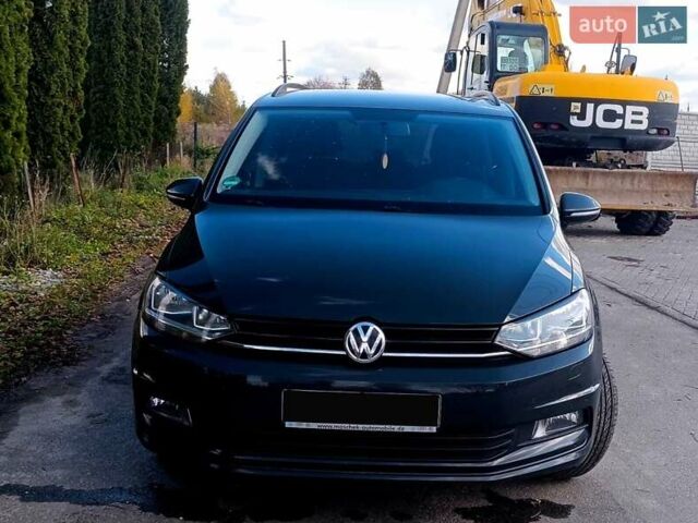 Серый Фольксваген Туран, объемом двигателя 1.6 л и пробегом 210 тыс. км за 13500 $, фото 1 на Automoto.ua