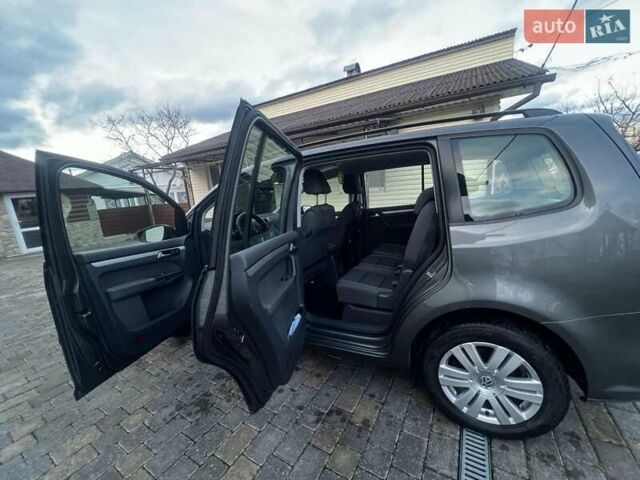 Серый Фольксваген Туран, объемом двигателя 1.6 л и пробегом 259 тыс. км за 13699 $, фото 14 на Automoto.ua