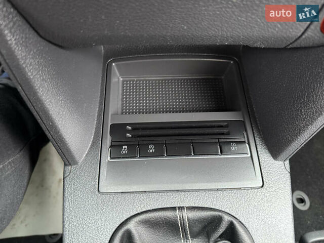 Серый Фольксваген Туран, объемом двигателя 1.6 л и пробегом 236 тыс. км за 12300 $, фото 20 на Automoto.ua