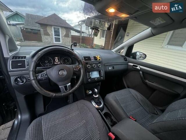 Серый Фольксваген Туран, объемом двигателя 1.6 л и пробегом 259 тыс. км за 13699 $, фото 2 на Automoto.ua