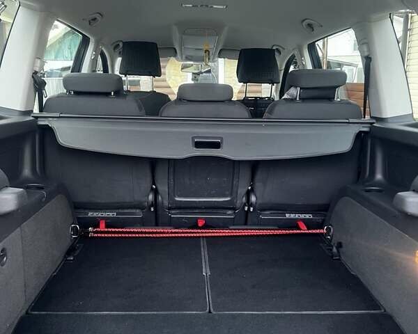 Серый Фольксваген Туран, объемом двигателя 1.6 л и пробегом 259 тыс. км за 13699 $, фото 7 на Automoto.ua