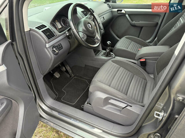 Серый Фольксваген Туран, объемом двигателя 1.6 л и пробегом 236 тыс. км за 12300 $, фото 16 на Automoto.ua