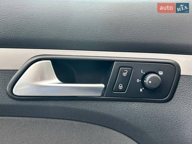 Серый Фольксваген Туран, объемом двигателя 1.6 л и пробегом 267 тыс. км за 11200 $, фото 13 на Automoto.ua