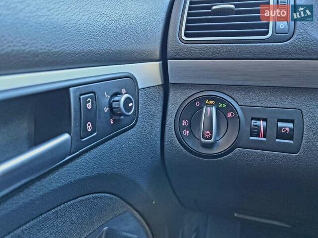 Сірий Фольксваген Туран, об'ємом двигуна 1.97 л та пробігом 268 тис. км за 13500 $, фото 34 на Automoto.ua