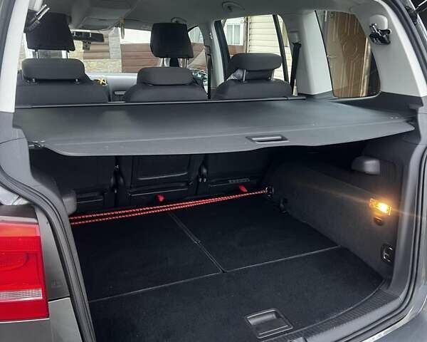 Серый Фольксваген Туран, объемом двигателя 1.6 л и пробегом 259 тыс. км за 13699 $, фото 11 на Automoto.ua