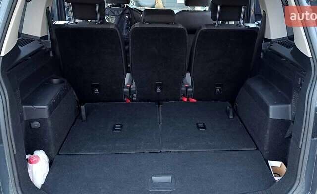 Серый Фольксваген Туран, объемом двигателя 1.6 л и пробегом 210 тыс. км за 13500 $, фото 13 на Automoto.ua