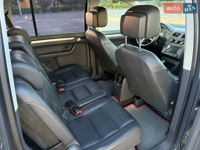 Сірий Фольксваген Туран, об'ємом двигуна 2 л та пробігом 342 тис. км за 9600 $, фото 9 на Automoto.ua