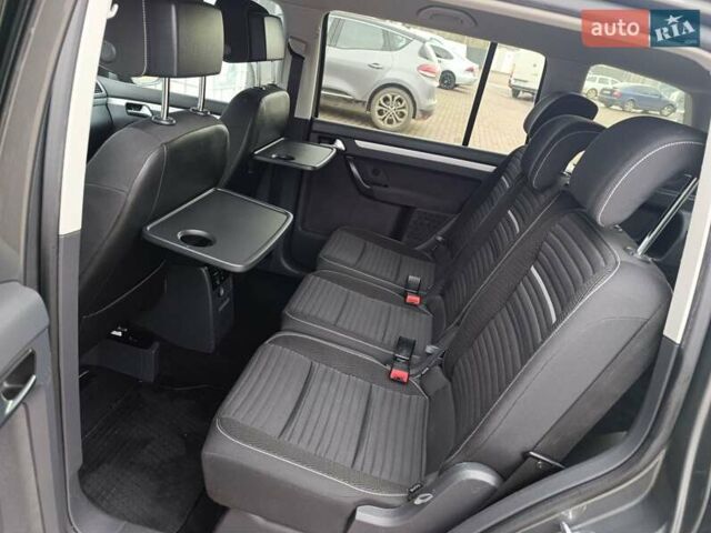 Сірий Фольксваген Туран, об'ємом двигуна 1.6 л та пробігом 228 тис. км за 11700 $, фото 89 на Automoto.ua