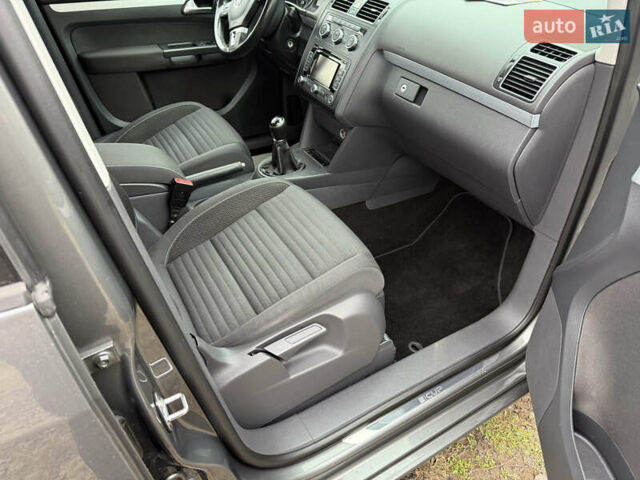 Серый Фольксваген Туран, объемом двигателя 1.6 л и пробегом 236 тыс. км за 12300 $, фото 12 на Automoto.ua