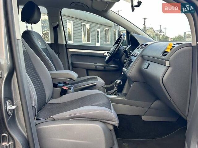 Серый Фольксваген Туран, объемом двигателя 1.6 л и пробегом 267 тыс. км за 11200 $, фото 32 на Automoto.ua