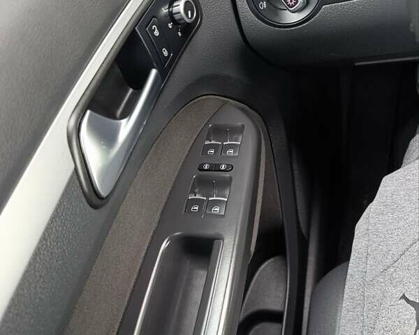 Сірий Фольксваген Туран, об'ємом двигуна 1.6 л та пробігом 228 тис. км за 11700 $, фото 86 на Automoto.ua